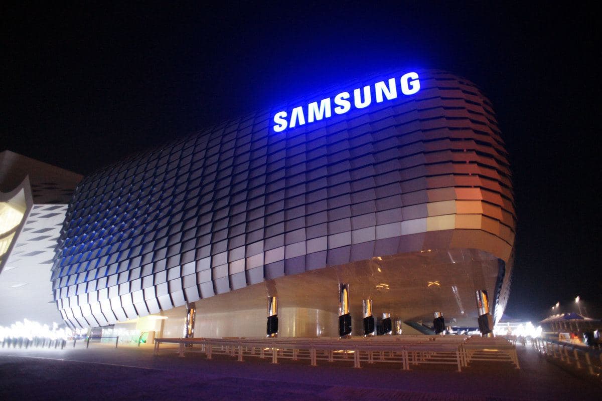 Компания Samsung презентует смартфоны в метавселенной Decentraland